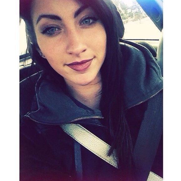 Meet your Posher, Danielle - Picture 1 of 1