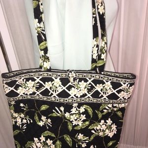 Vera Bradley Jasmine print tire pocketbook