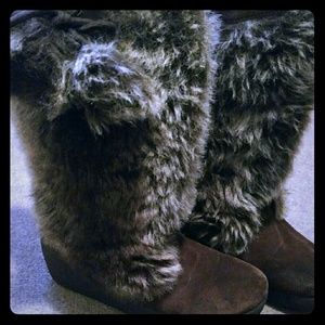 Brown cute & furry fashion boots sz. 8 by Report