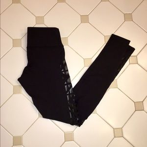 Lululemon wunder under black pant. Size 4.