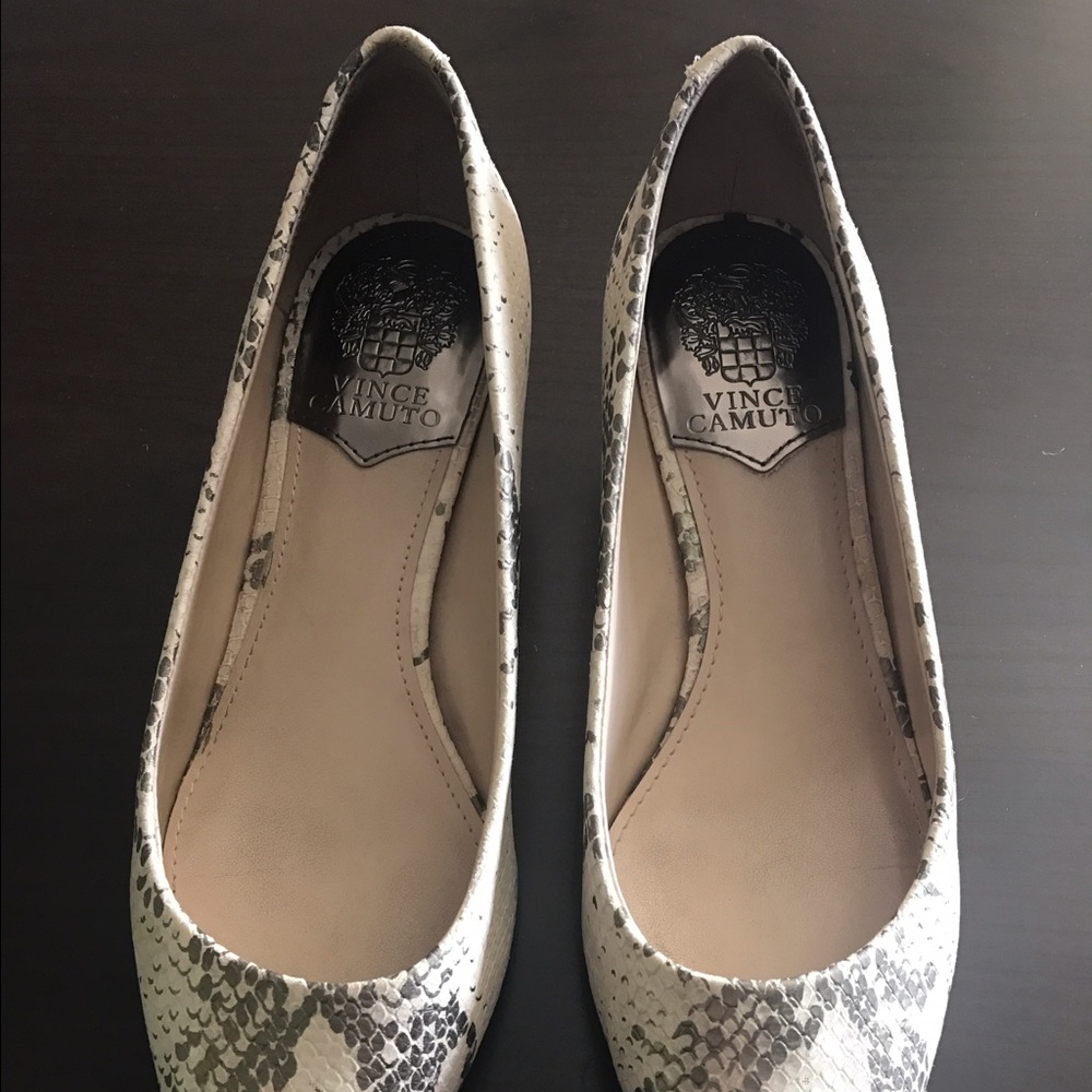 ✨SOLD✨Vince Camuto kitten heel, size 8.5 or 9 - Picture 2 of 4