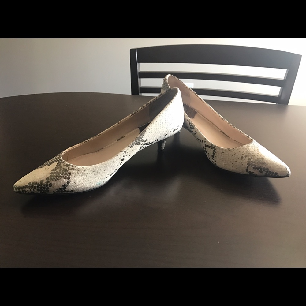 ✨SOLD✨Vince Camuto kitten heel, size 8.5 or 9 - Picture 3 of 4