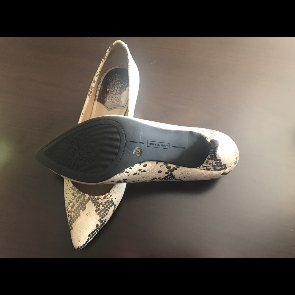 ✨SOLD✨Vince Camuto kitten heel, size 8.5 or 9 - Picture 4 of 4