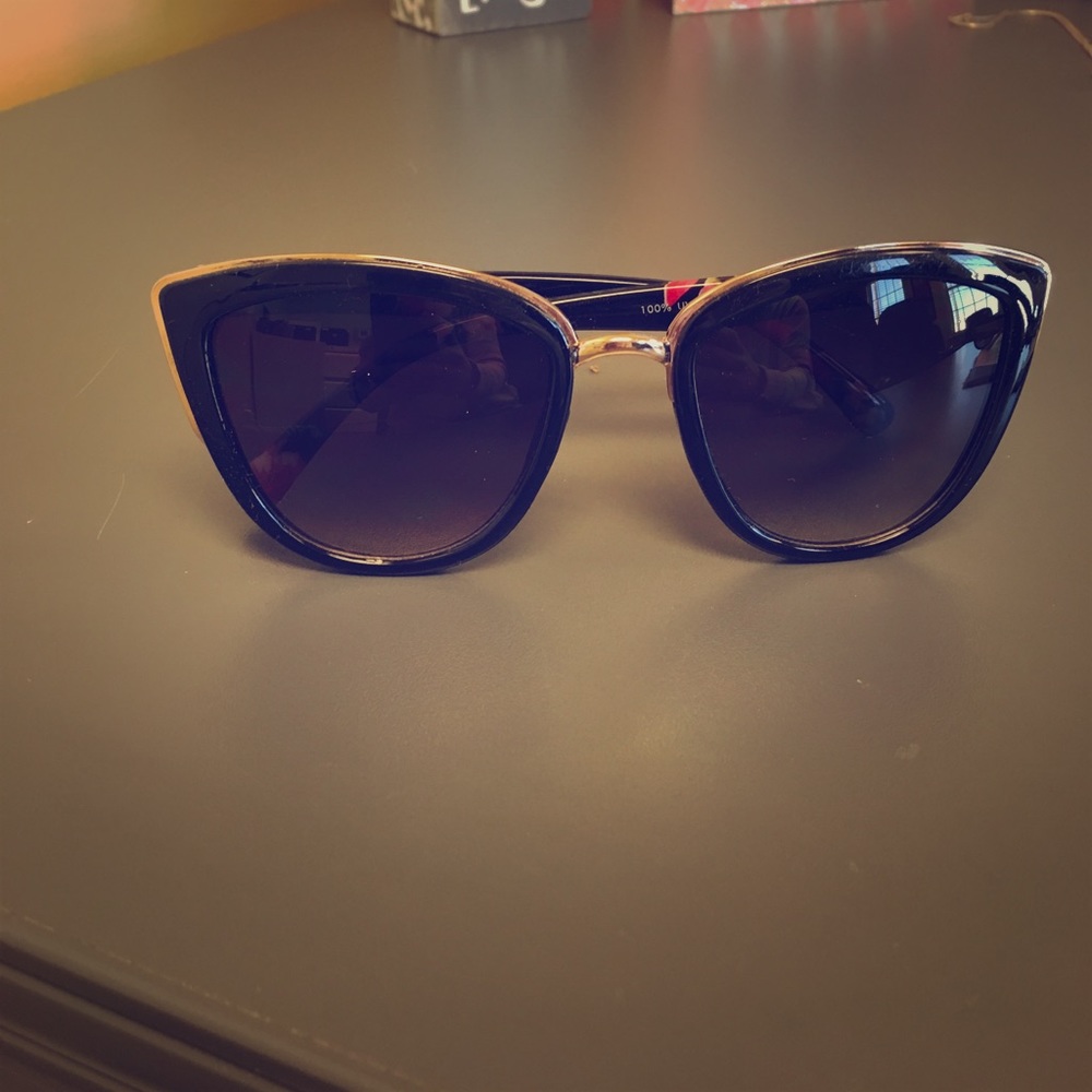 Cat eye sunglasses