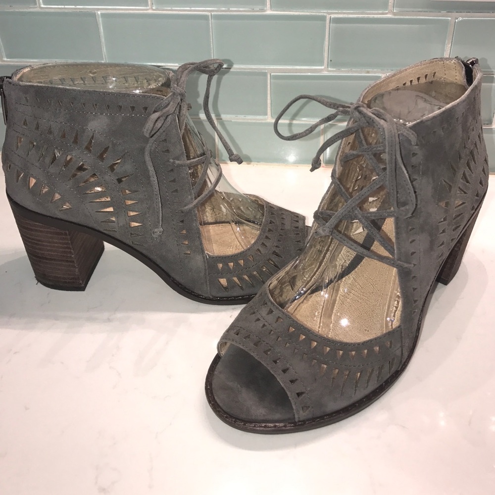 Vince Camuto Tarita Sandal Graystone/ Gray Suede