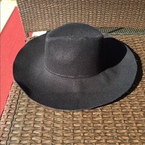 Black big hat