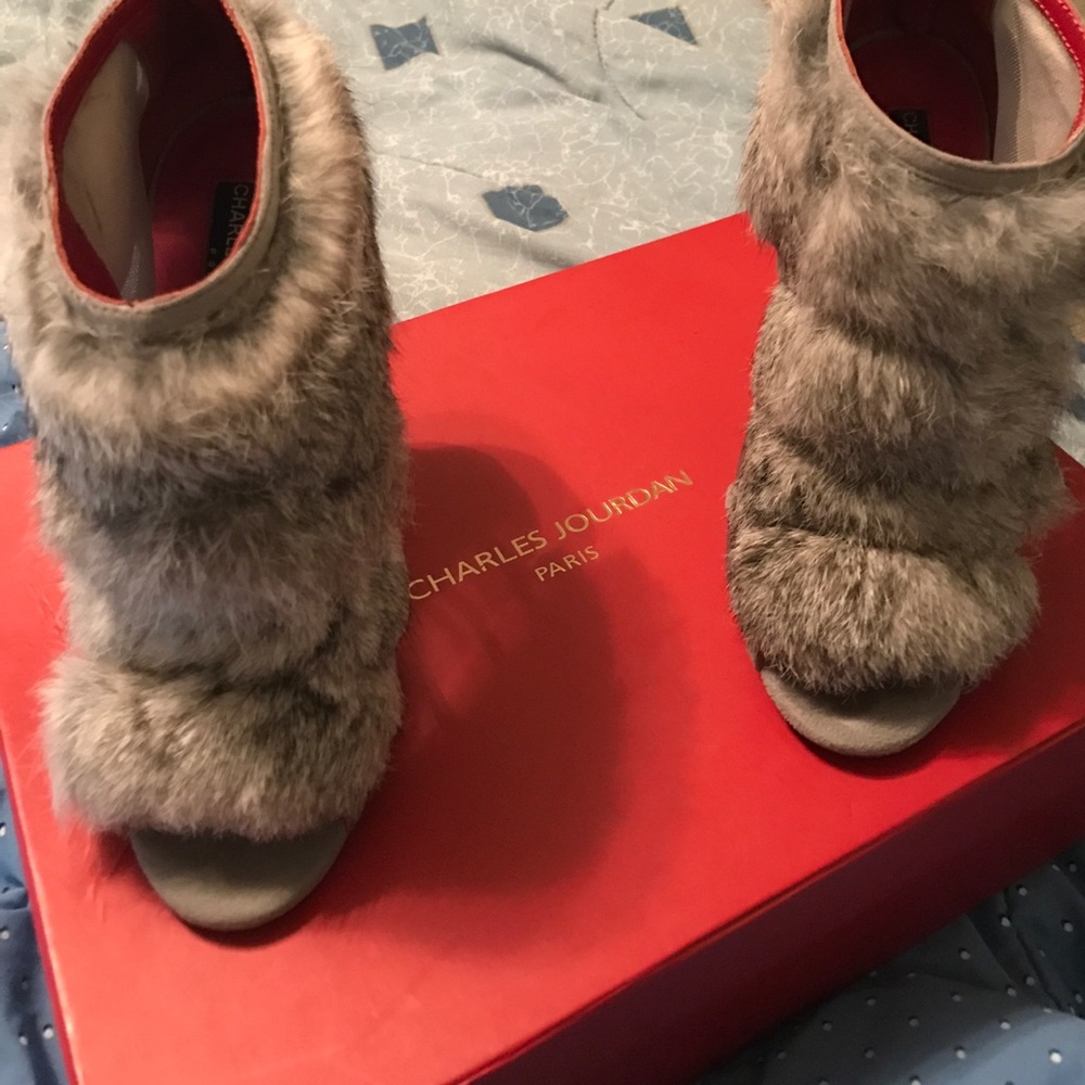Charles Jourdan grey rabbit fur heels 😊