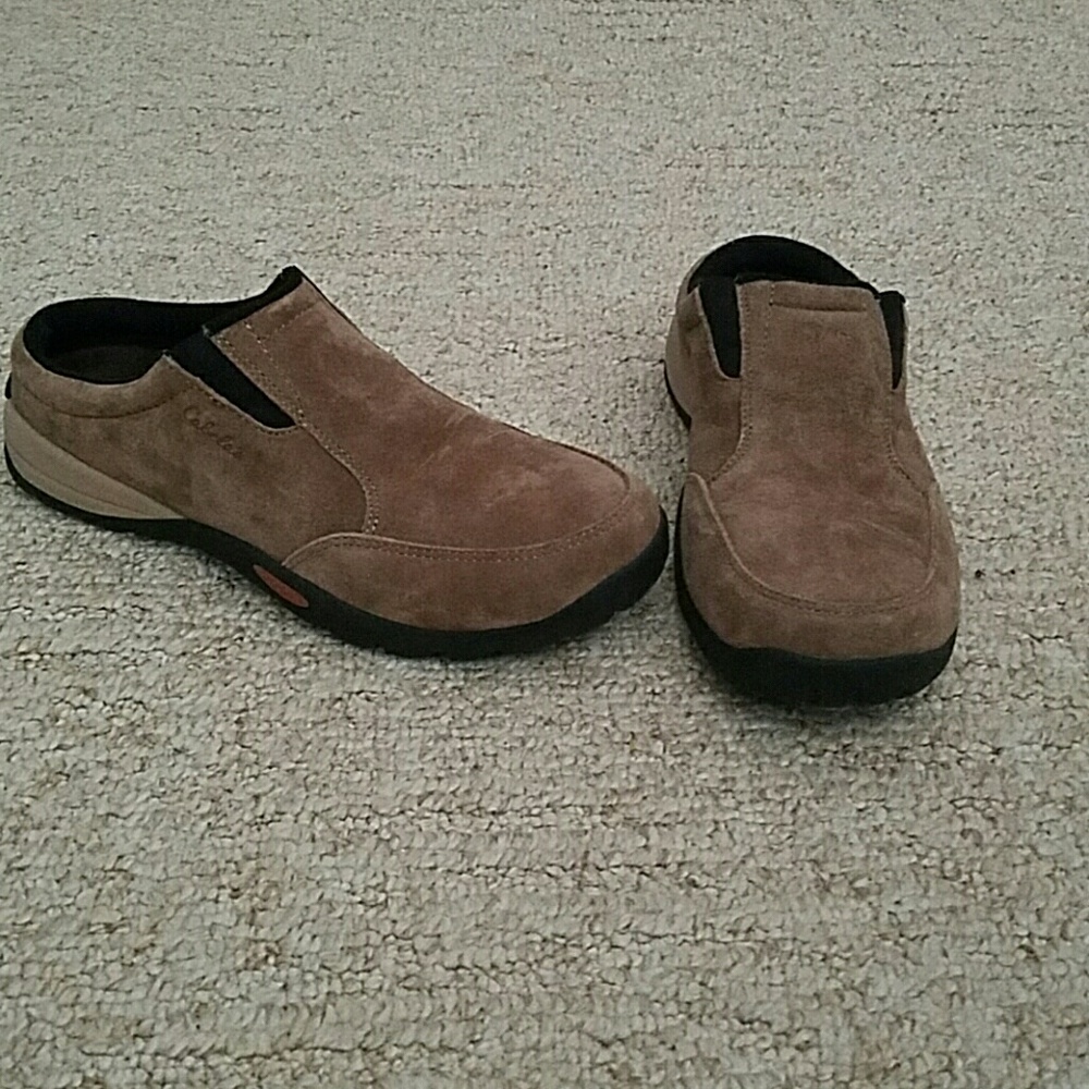 **HUGE TEMP PRICE DROP**Cabela slip on shoes