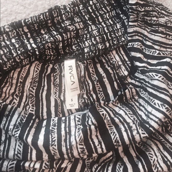 RVCA shorts- Never Worn - Picture 2 of 2