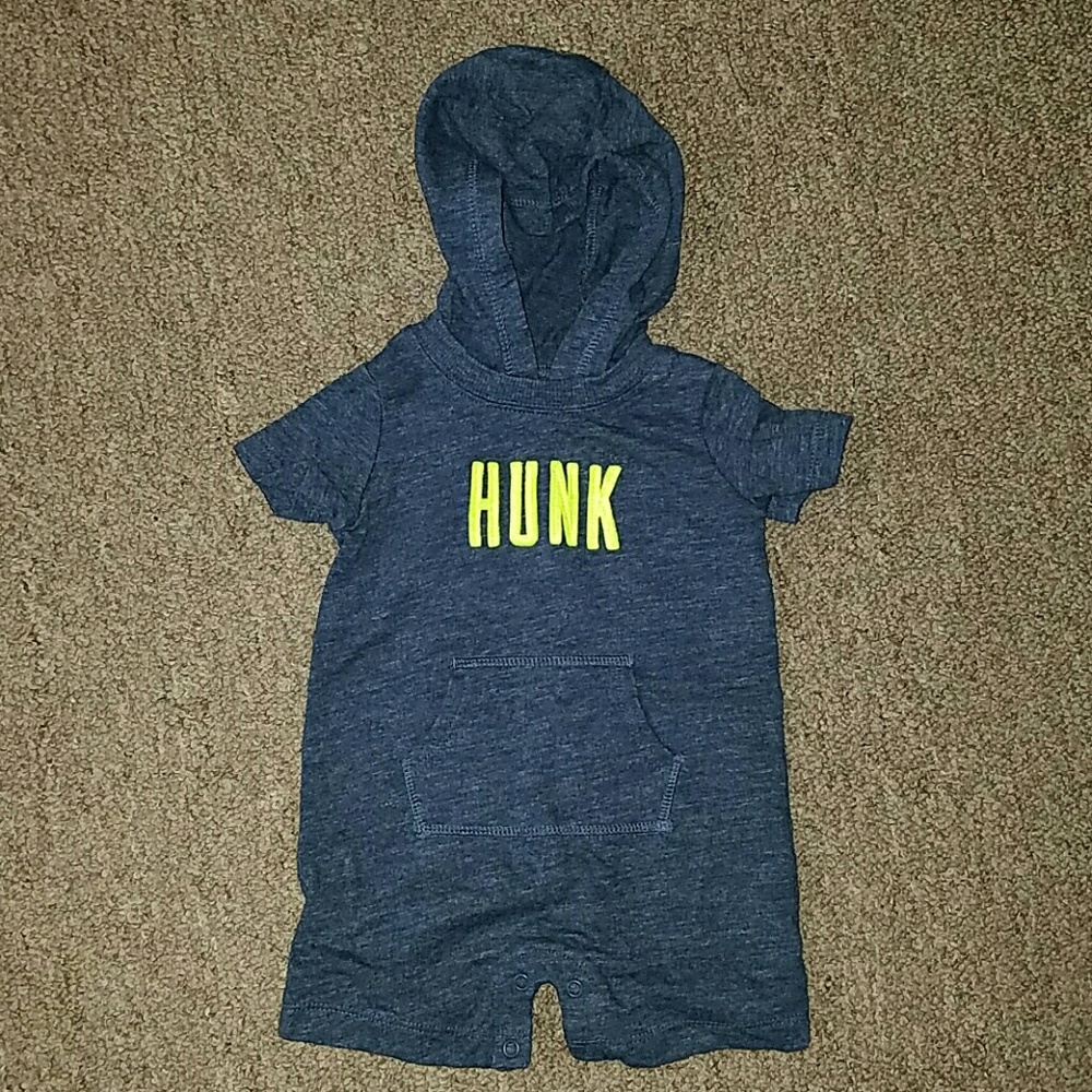 NWOT  Carter's hooded romper