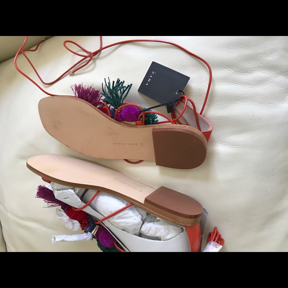 ๐๐SOLD!!! ๐๐๐Zara Pom Pom Sandals Sz. 36 NWT - Picture 3 of 4