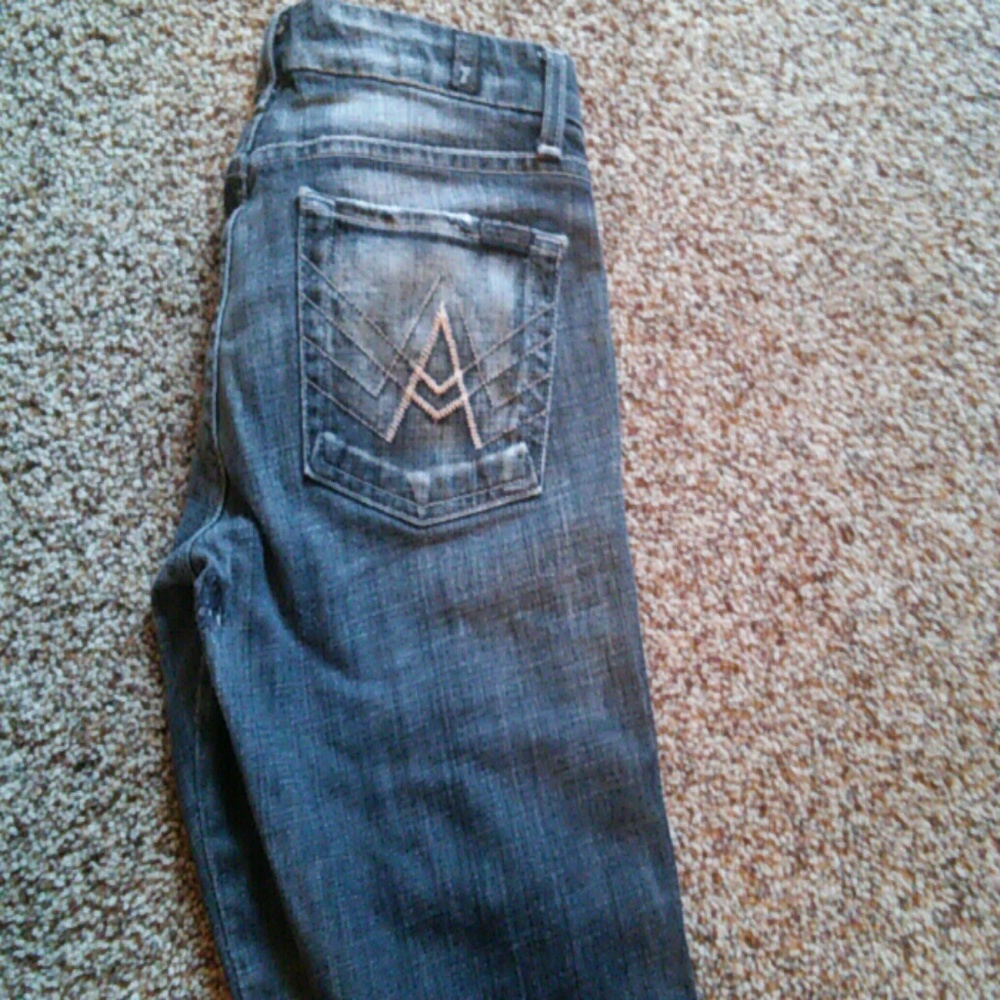Dark wash 7 jeans super cute good condition