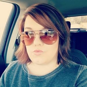 Meet your Posher, Courtney