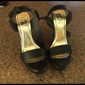 Brand new black leather Tobi wedges, size 7.5!!!