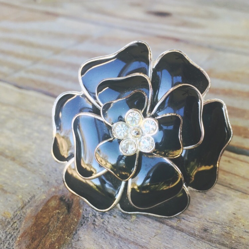 Stella & Dot La Coco Black Flower Brooch