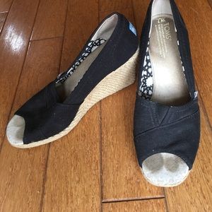 Toms black wedges