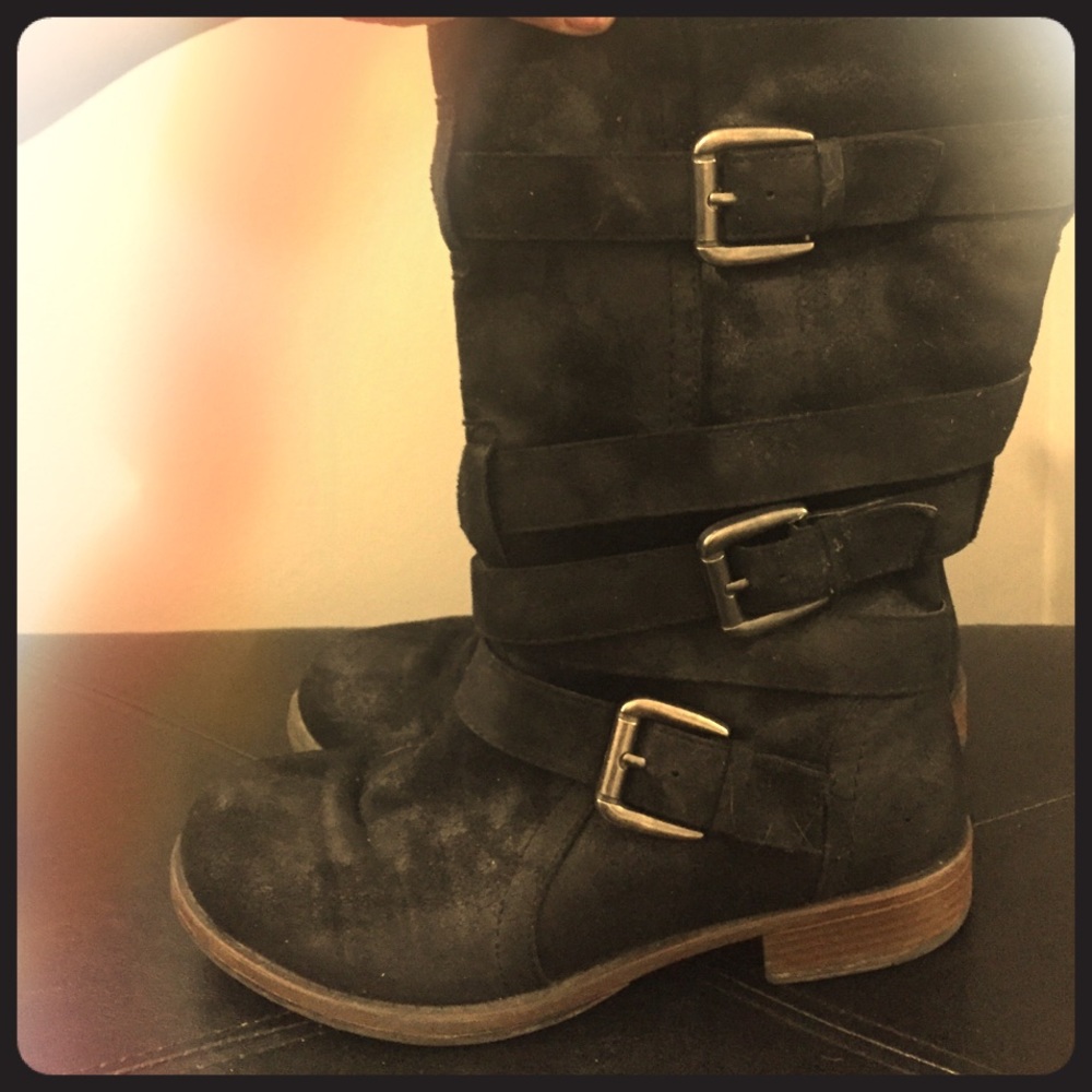 Short buckle boots