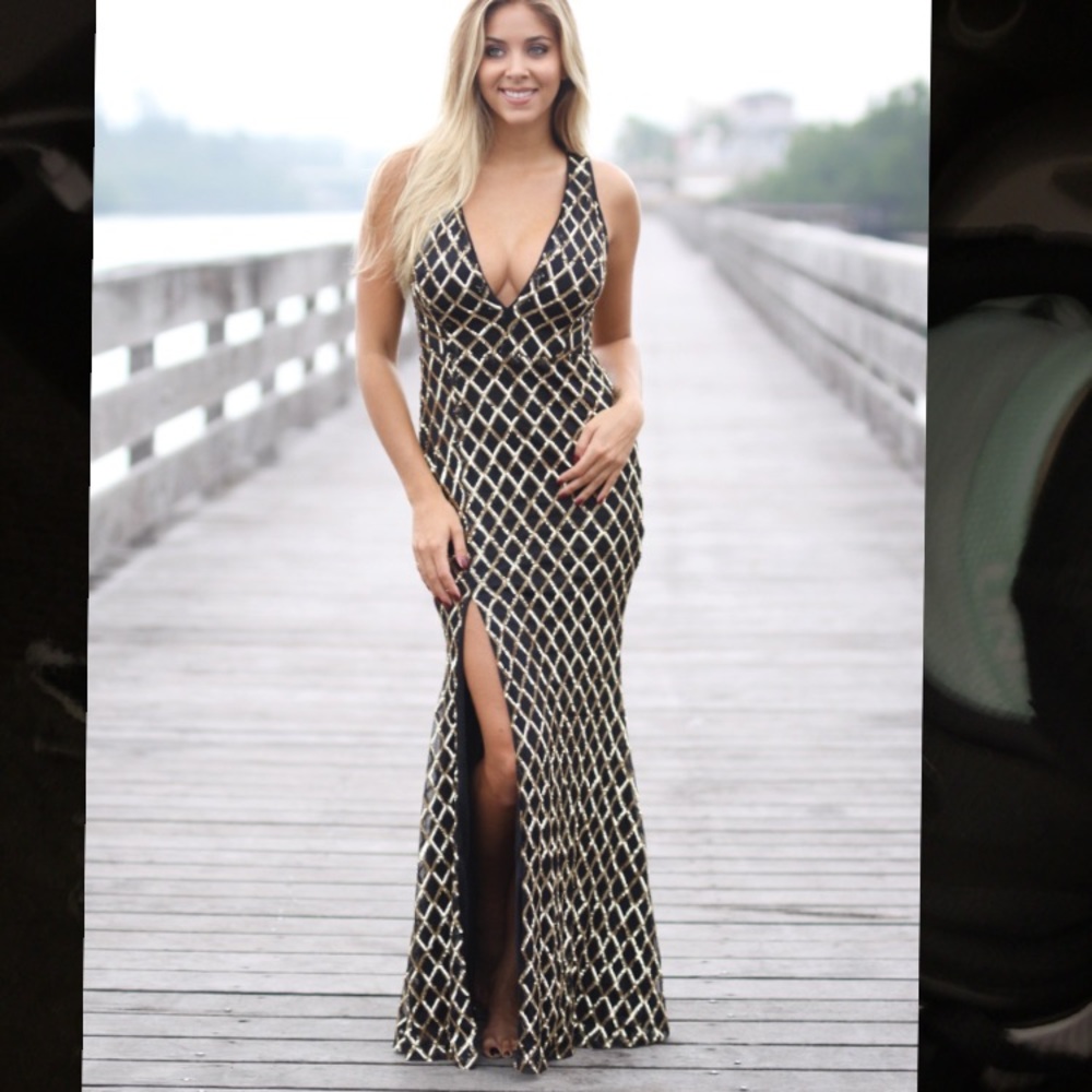 ⭐️ Gold & Black sequined gown ⭐️