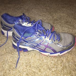 Women's Asics GT-1000 Gel Running (8.5)