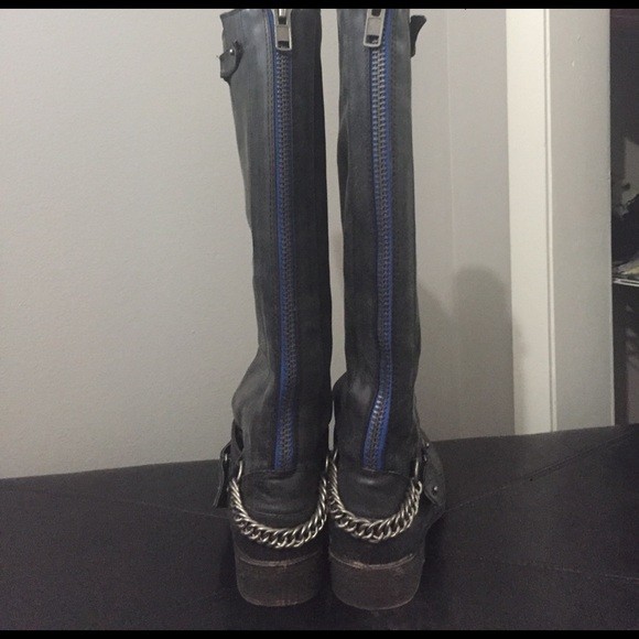 Gray boots with blue detail - Picture 2 of 3