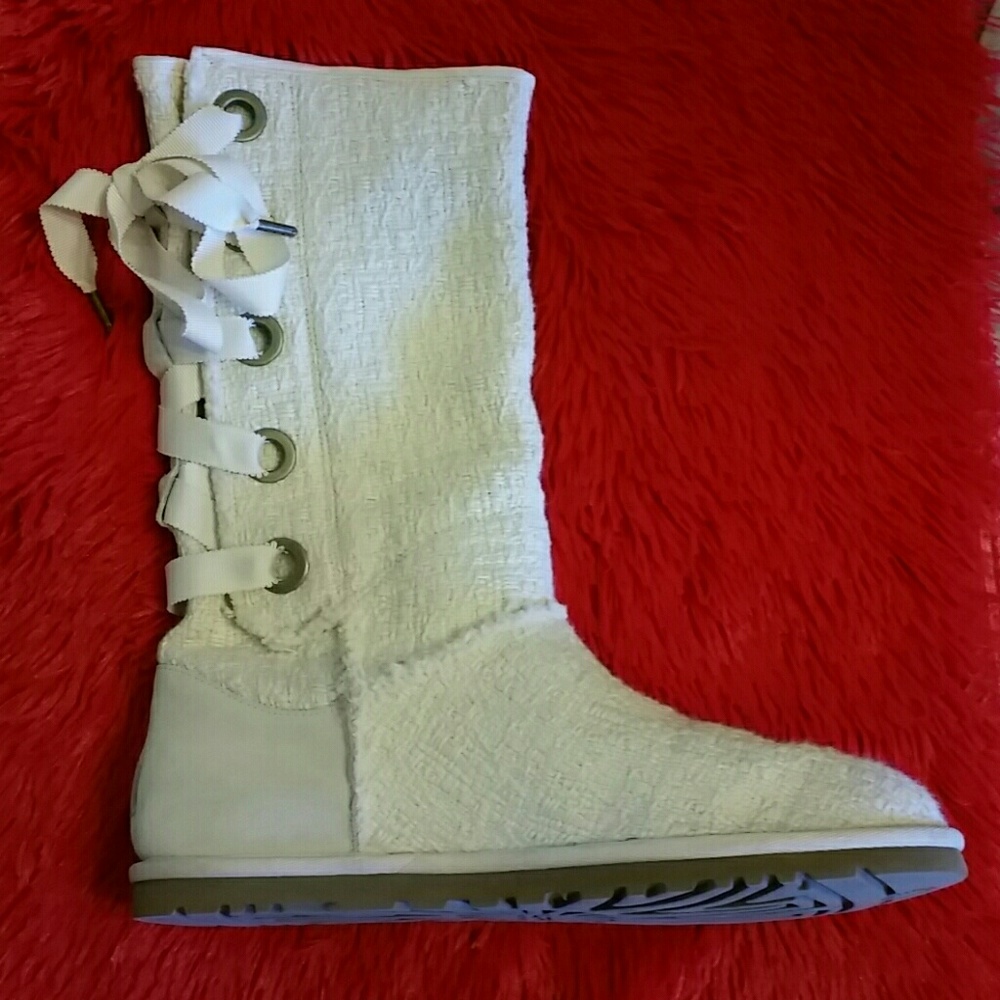 ⚡️SALE⚡️UGG Heirloom Boots