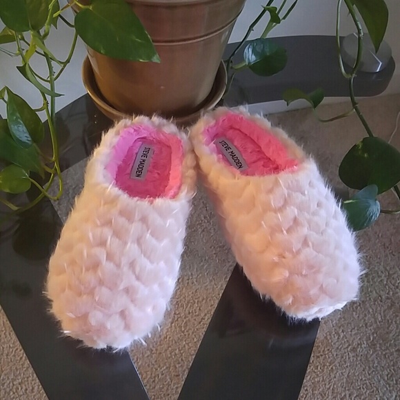 Steve Madden Shoes - ⭕Reduced 💲💲💲⭕ Steve Madden Softly Pink slipper
