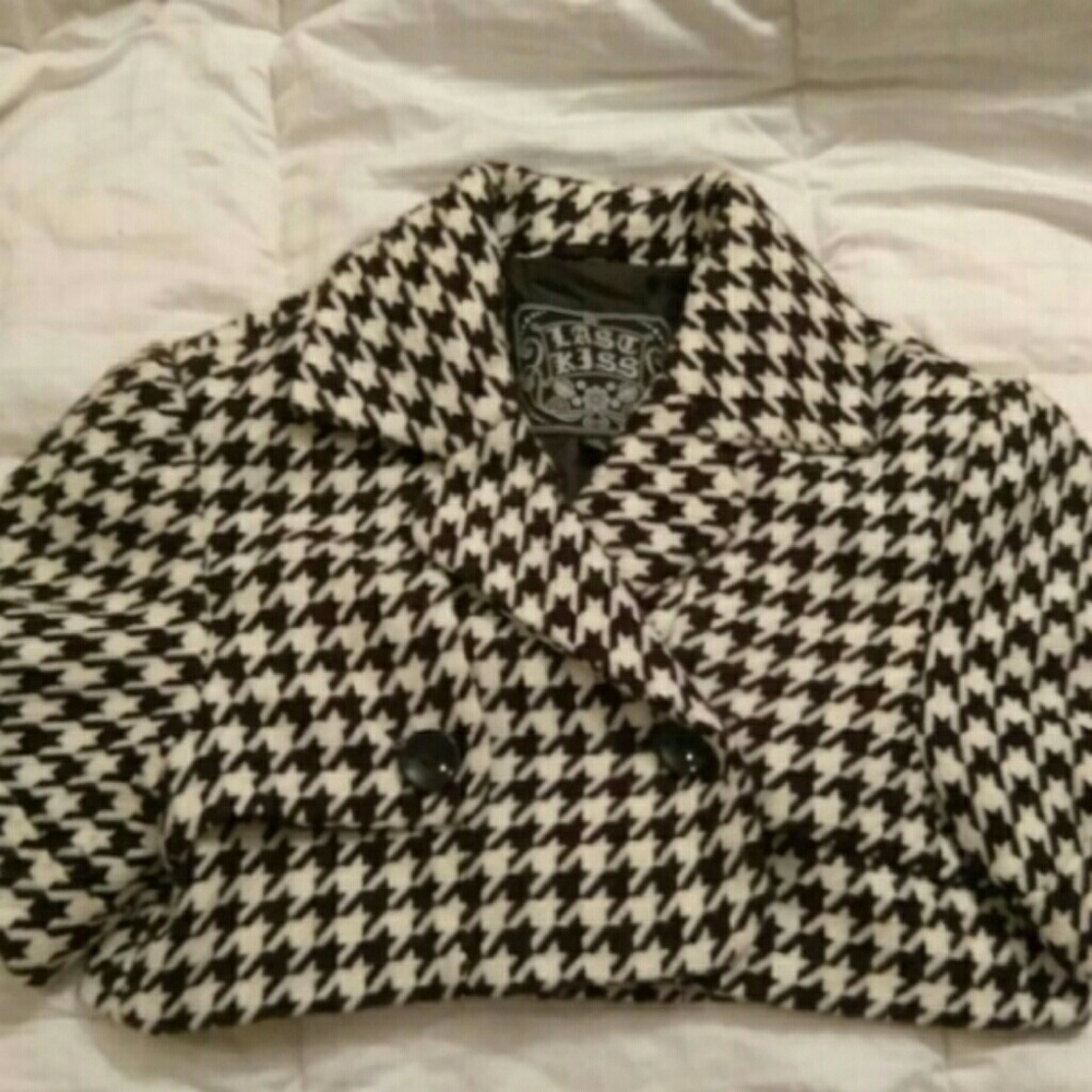 Black & White Short Sleeve Crop Top Style Cover Up