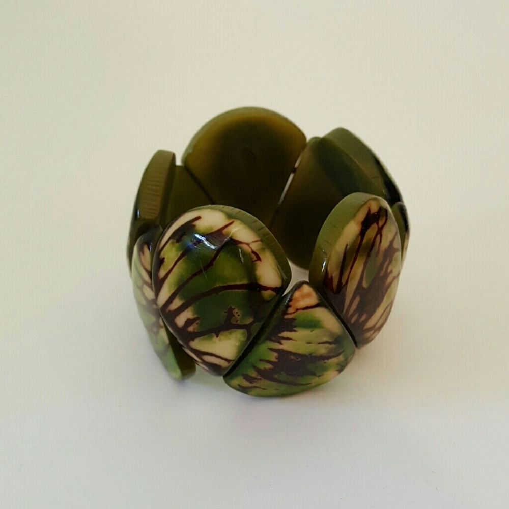 Hard fashionable bracelet