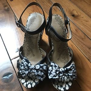 Black and White Cute Sandals