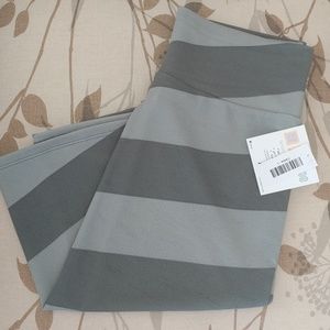 Large Lularoe Cassie BNWT