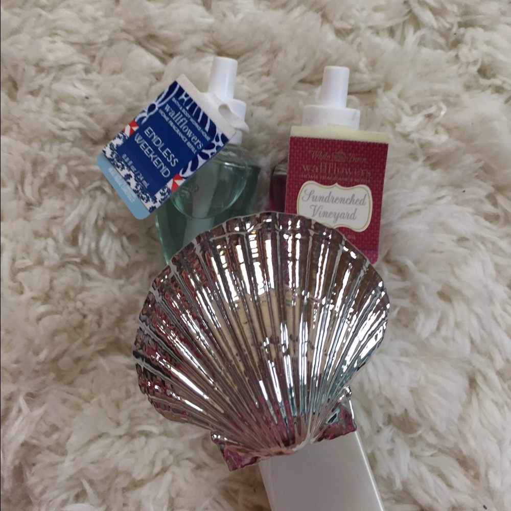 Bath & Body Works wallflower plug and refills