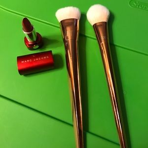 Marc Jacobs mini lipstick/ Real Techniques brushes