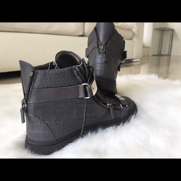 Shoes main image 4