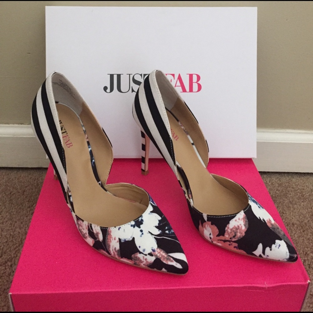 Brand new in box JustFab Cadienne floral pumps!