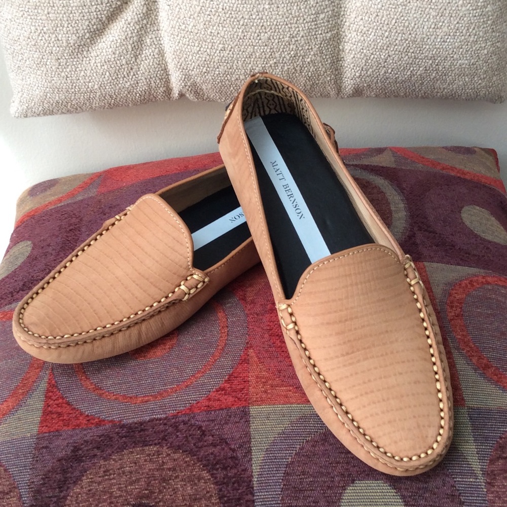 MATT BERENSON Ladies Tan Suede Moccasin Size 8