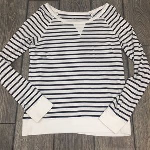 Gap long sleeve pull over.