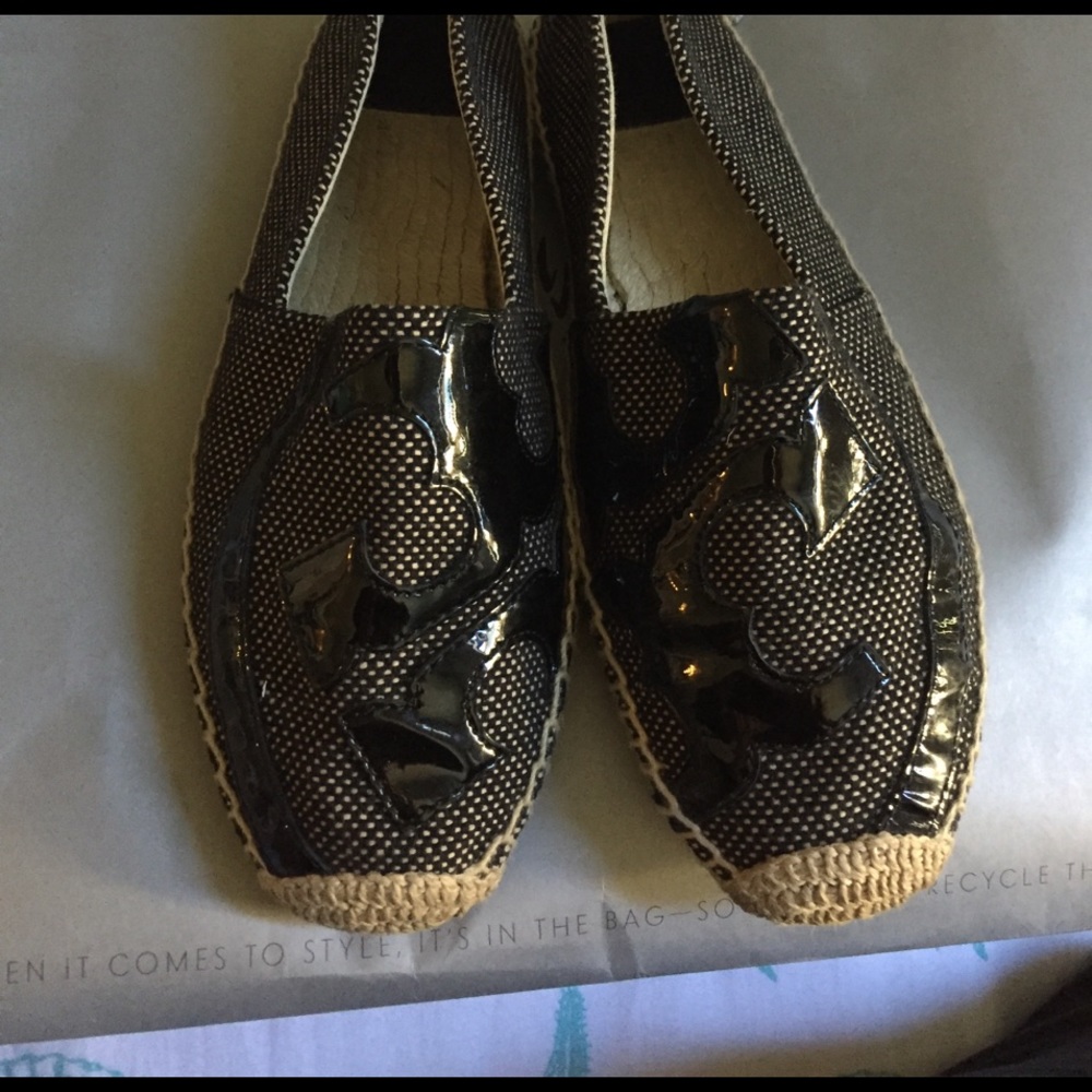 These are Tory Burch they're black and beige