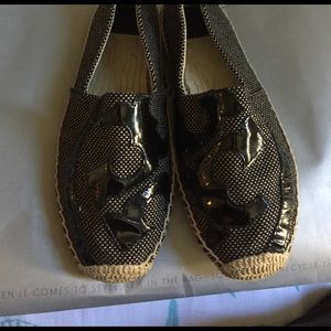 These are Tory Burch they're black and beige