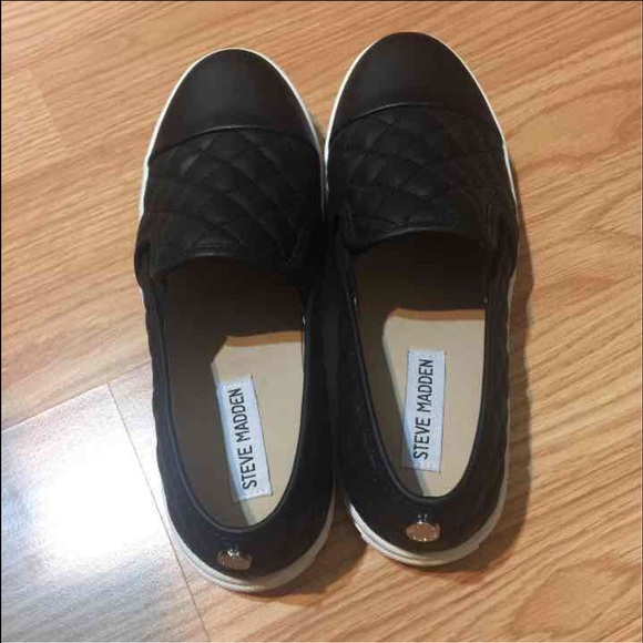 Steve Madden Ecentrcq Sneaker - Picture 2 of 4