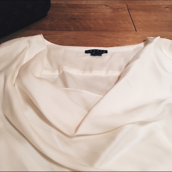📌Sold📌Theory Delvinia Blouse in EUC - Picture 2 of 4