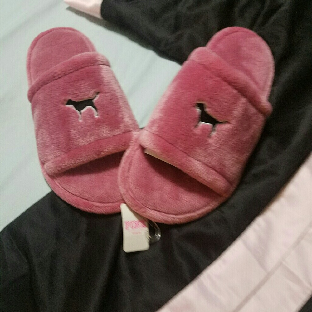 Pink vs slippers size 7/8