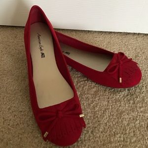 Red American Eagle flats