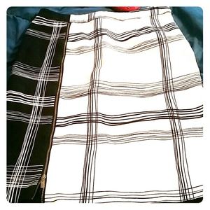 Black and white pencil skirt ??
