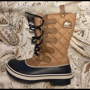Brand New with tags! Sorel Tofino Boots