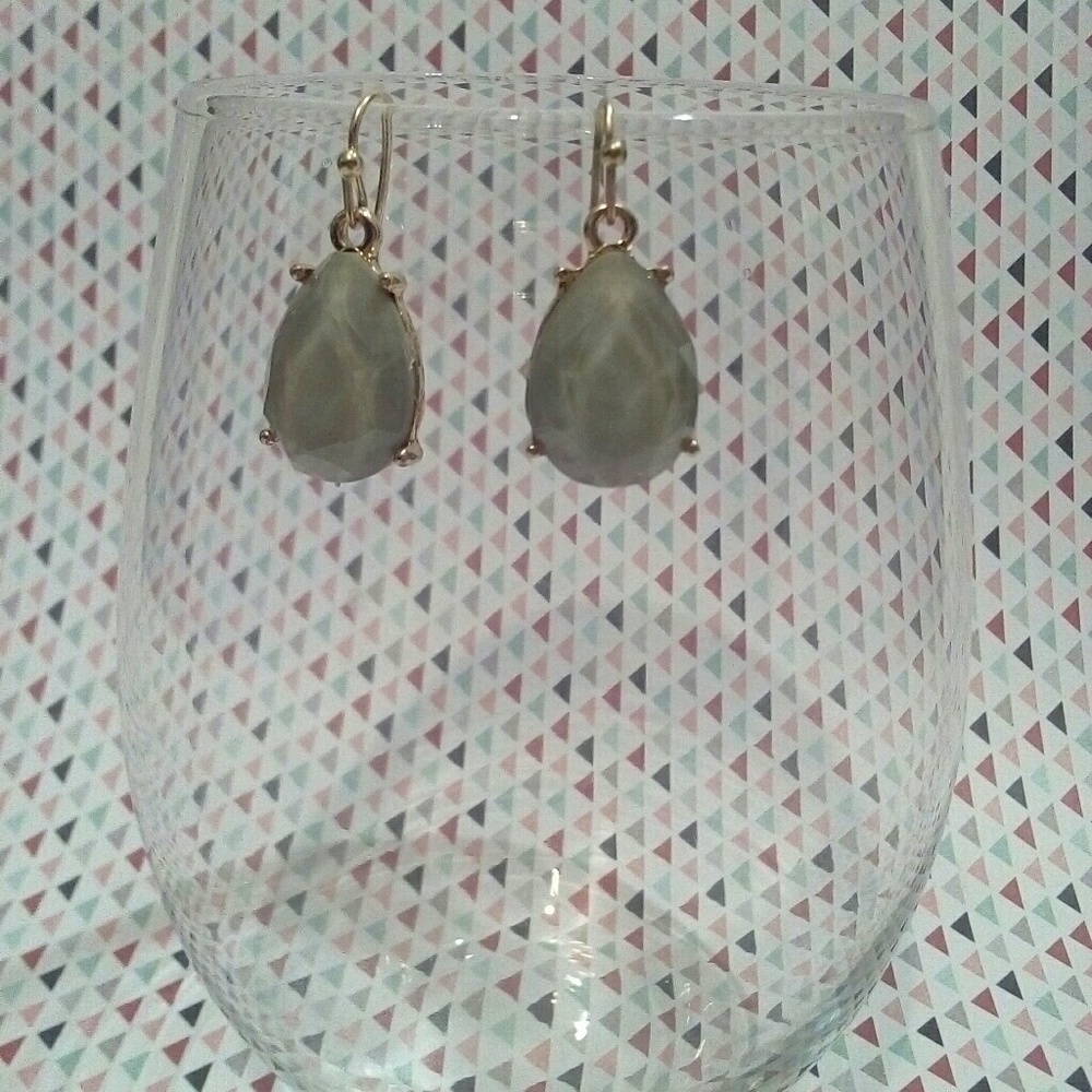 Simple grey colored teardrop dangle earrings