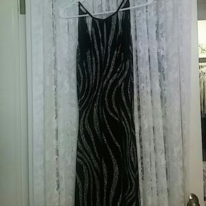 Stunning dress for cruise , prom, many uses !