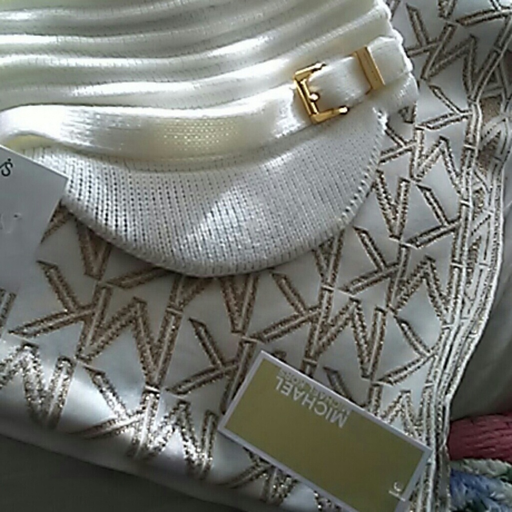 Michael kors hat and scarf set