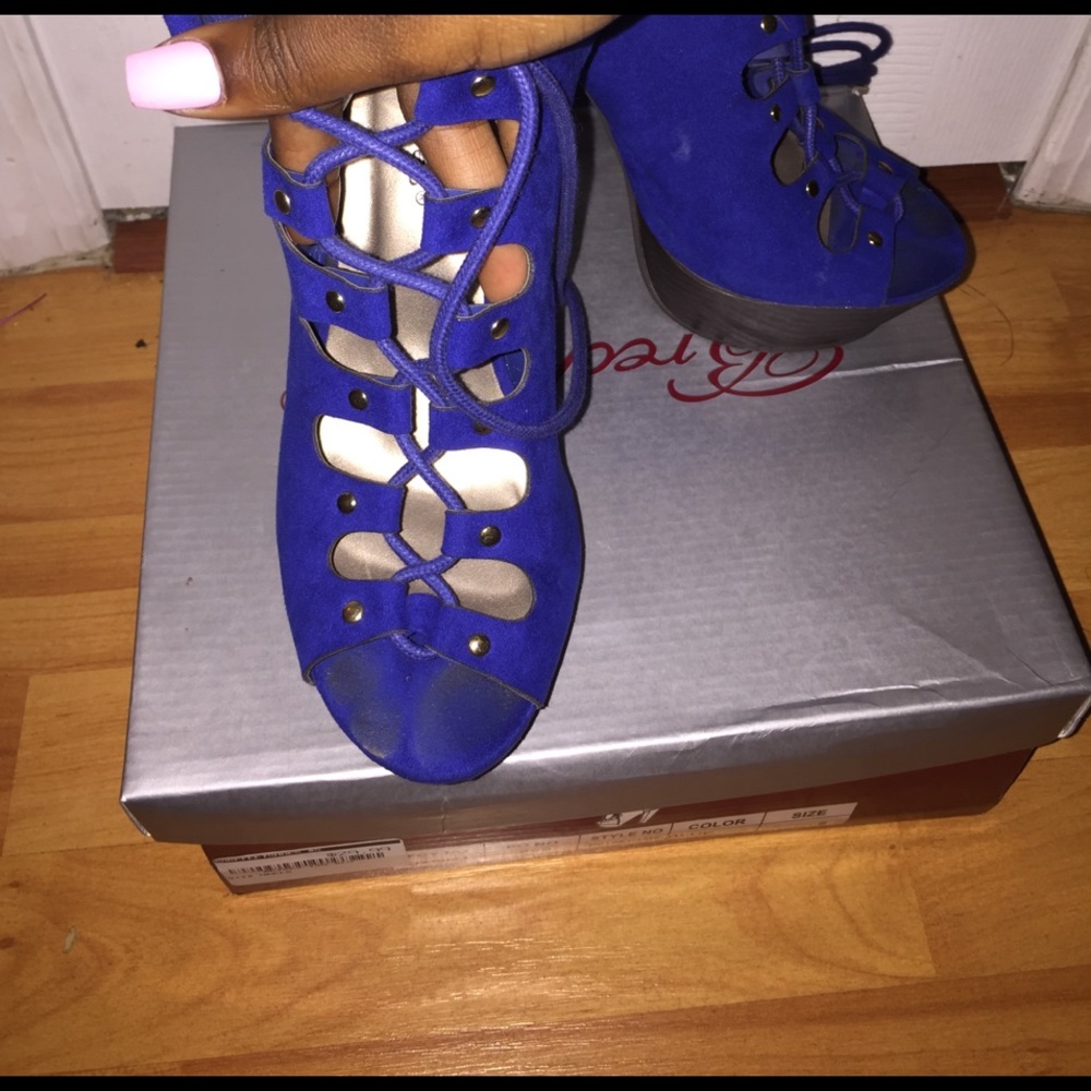 Betsy - Picture 2 of 3