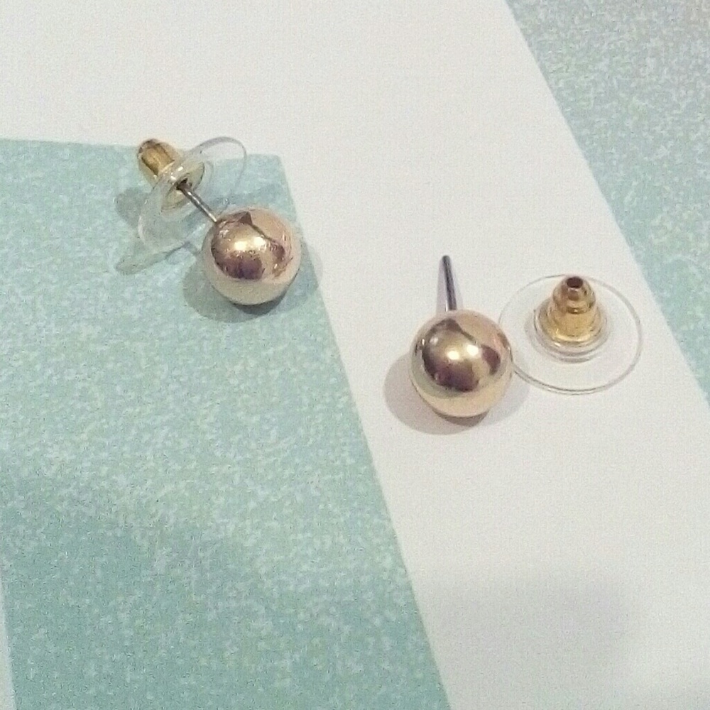 Shiny simple gold studs