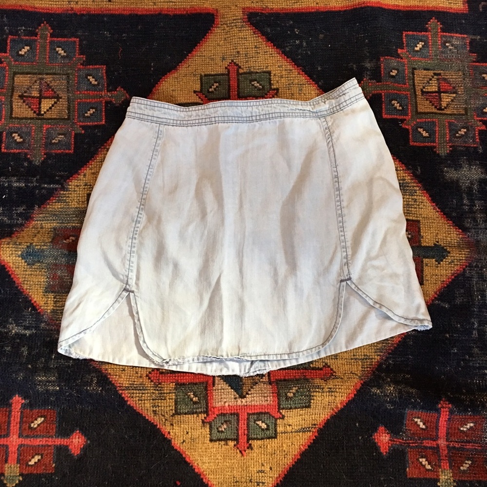 BDG light wash denim skirt sz 4